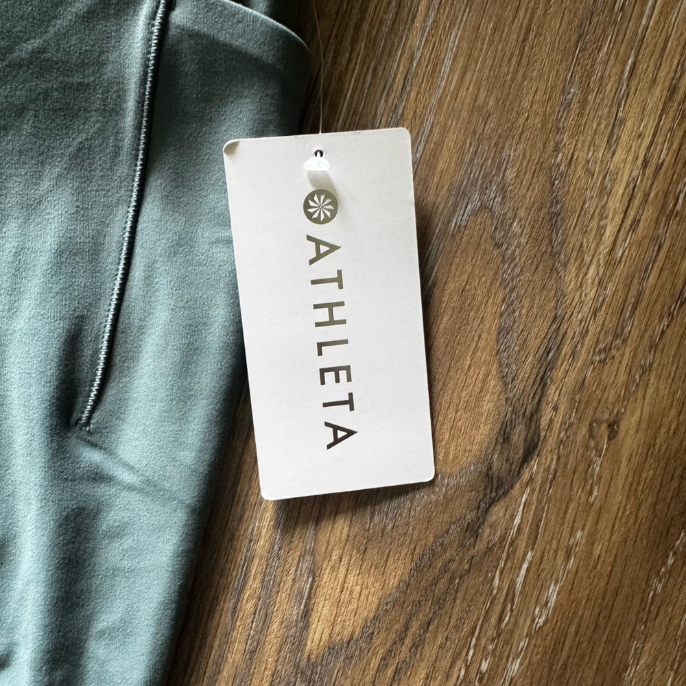 Athleta leggings with Pockets - Picture 4 of 7